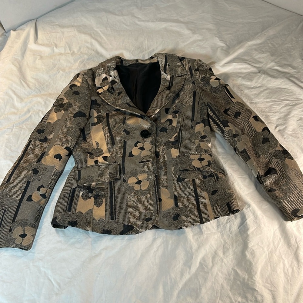 Pretty Patterned Blazer - Picture 2 of 9
